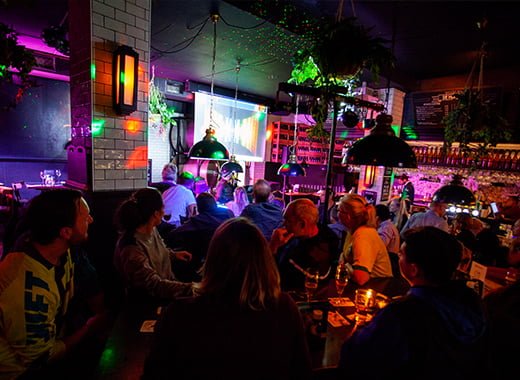 pubquiz show bedrijfsuitje op locatie